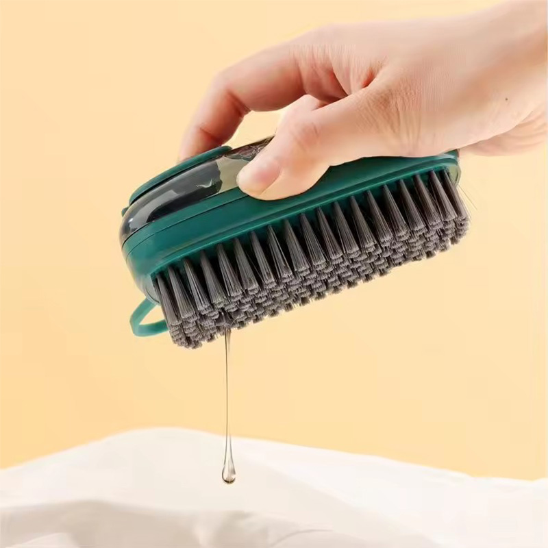 Portable and usable cleaning brush